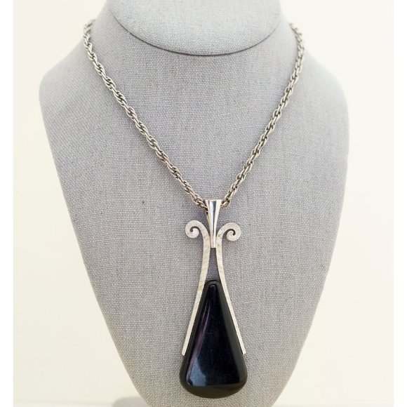 Vintage Black Pendant Necklace 25 Inches by Avon i9 - Picture 2 of 4